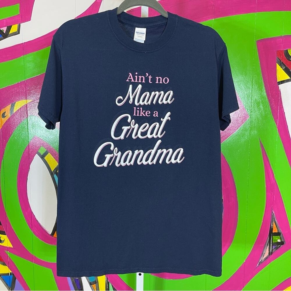 Gildan Heavy Cotton, Great Grandma Graphic T-Shirt. Size Medium. Pristine cond!